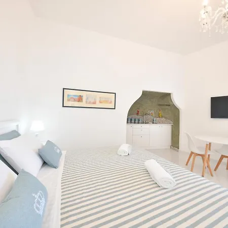 King - Luxury Alojamento de Acomodação e Pequeno-almoço 4*